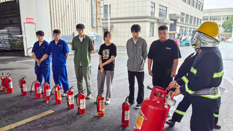 新光公司開(kāi)展上半年消防應(yīng)急疏散演練 筑牢安全防線