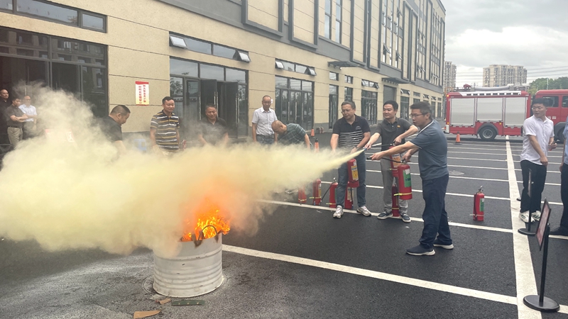 浙農實業(yè)開展年度安全工作會議暨消防演練